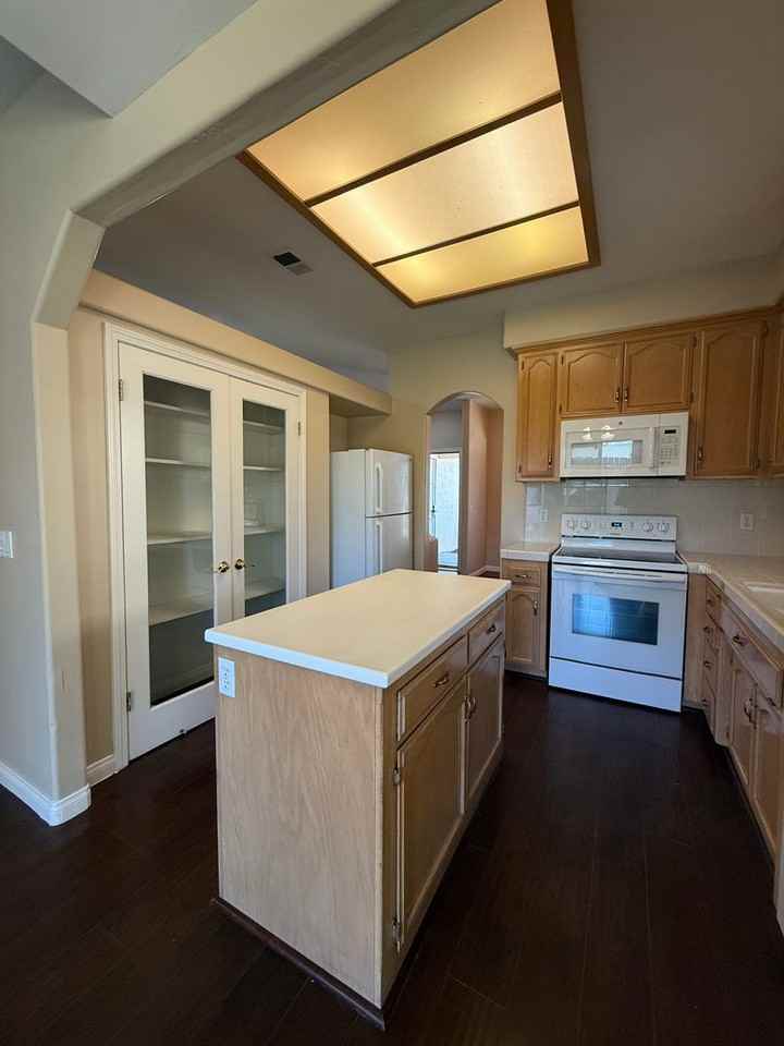 5704 Pine Canyon Dr - Photo 5 of 36