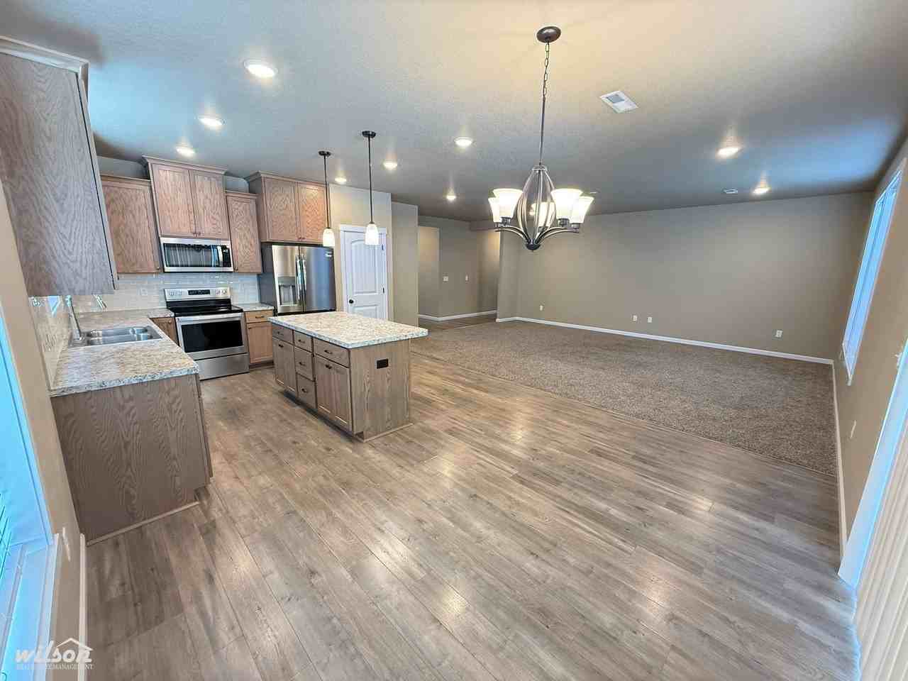 2101 Amber Loop - Photo 3 of 22
