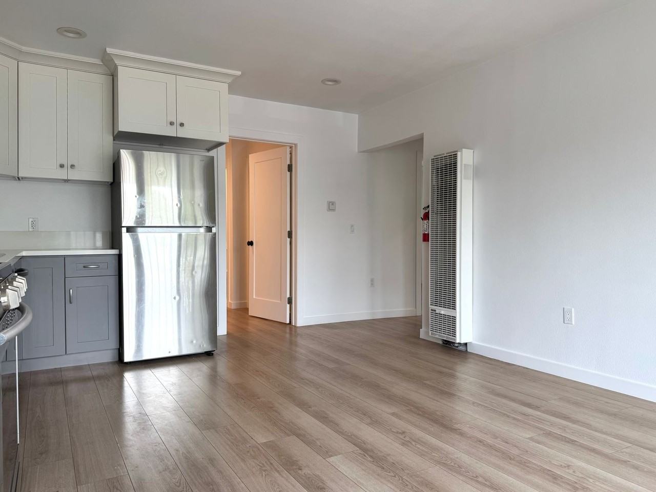 1538 W 30th St #1 - Photo 5 of 14