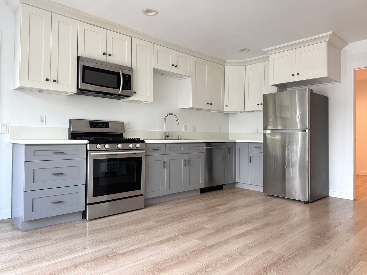 1538 W 30th St #1 - Photo 6 of 14