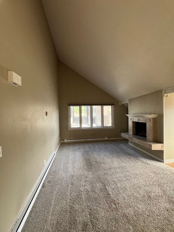 443 S Park Ave #H - Photo 2 of 10