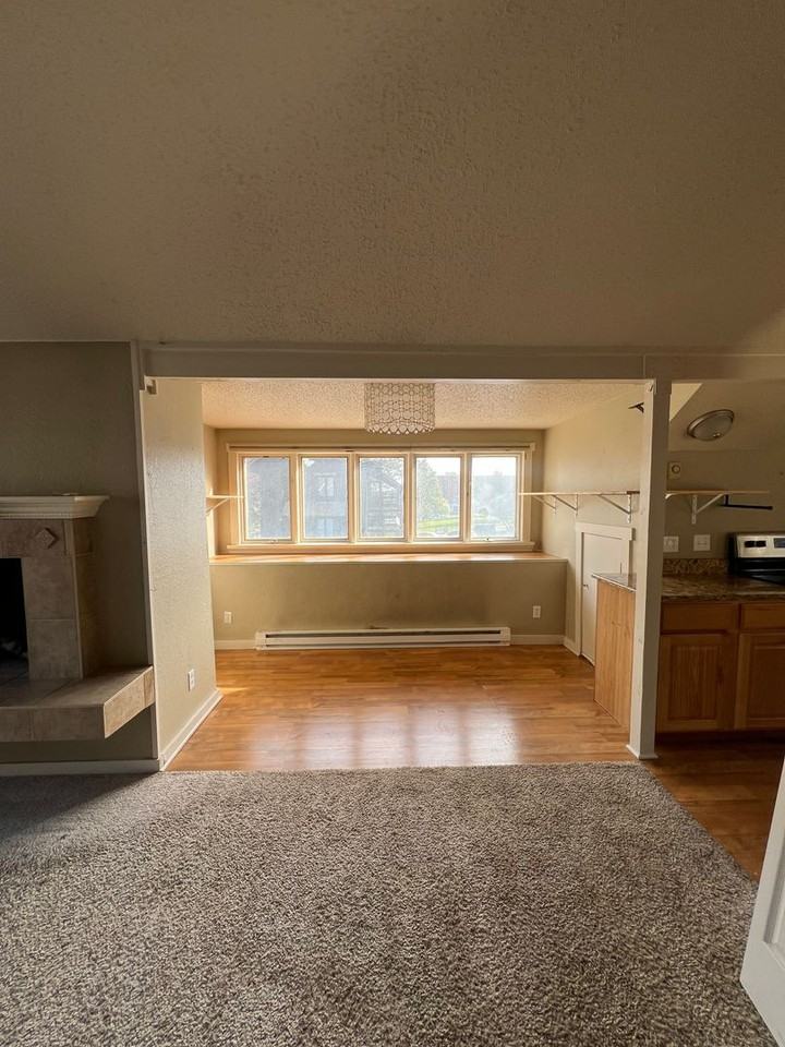 443 S Park Ave #H - Photo 4 of 10