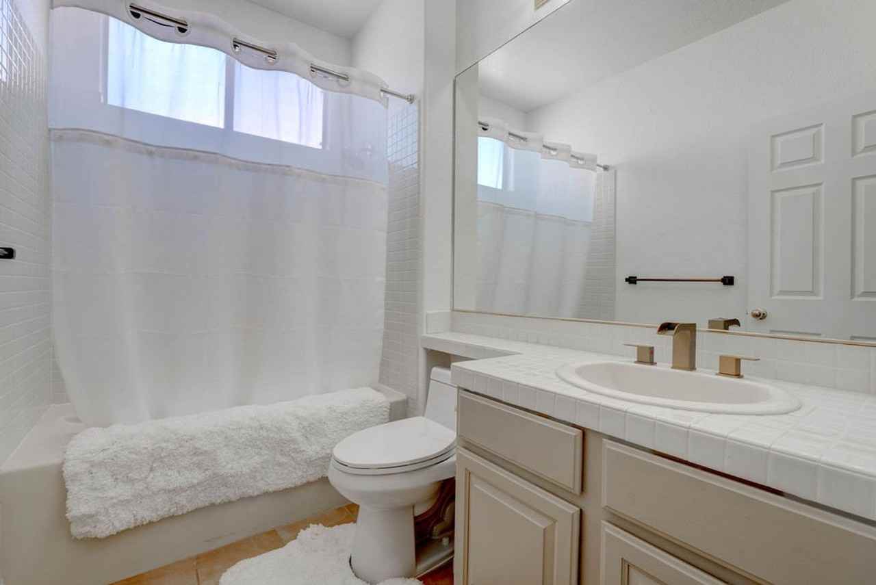 3238 Brookfield Dr - Photo 4 of 50