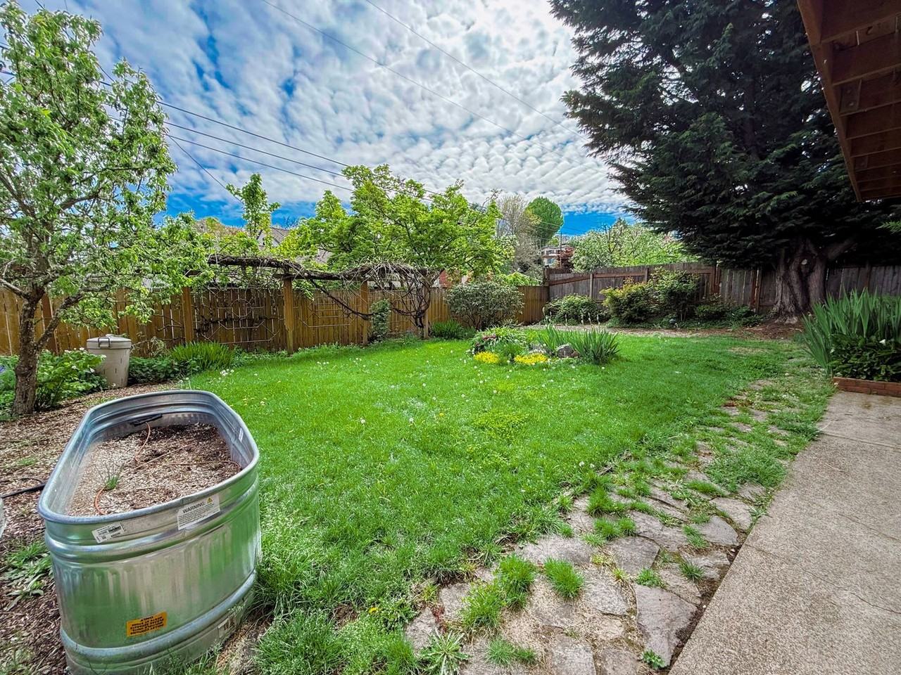 3840 Nw Lincoln Ave - Photo 2 of 29