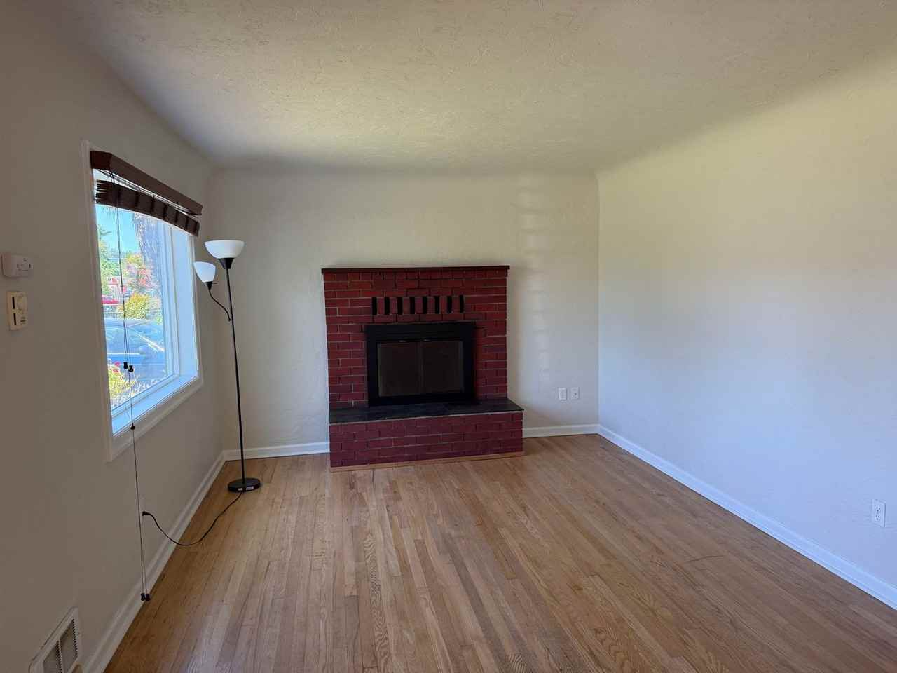 405 21st St - Photo 5 of 49