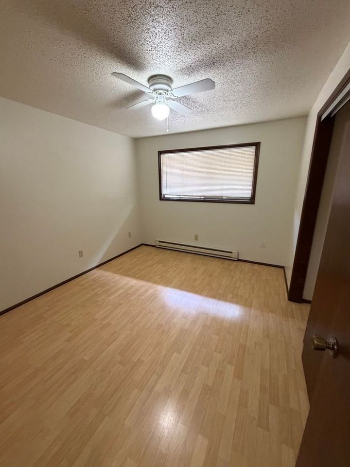 217 W Magnolia St - Photo 3 of 6