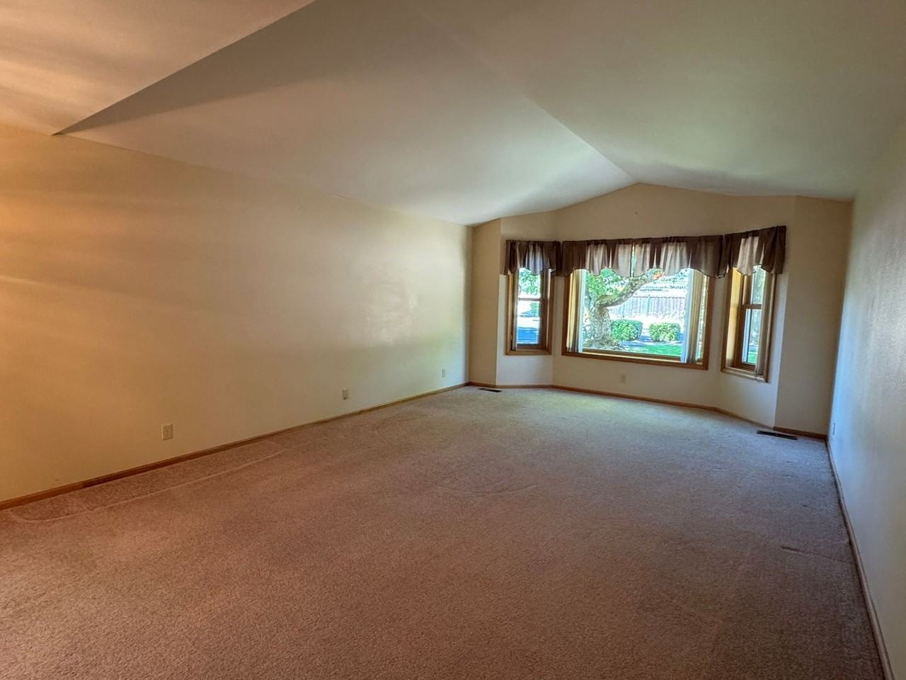 1499 Kellogg Rd - Photo 4 of 26