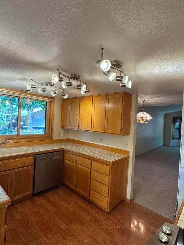 1499 Kellogg Rd - Photo 6 of 26