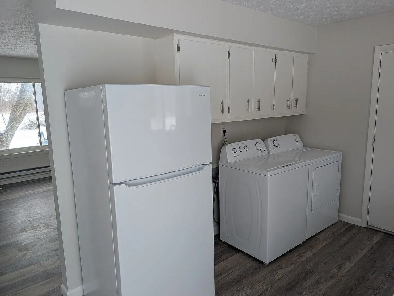 2895 Spring Hill Dr - Photo 3 of 10