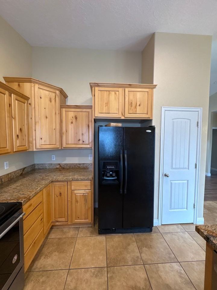 1452 W 975 S - Photo 7 of 27