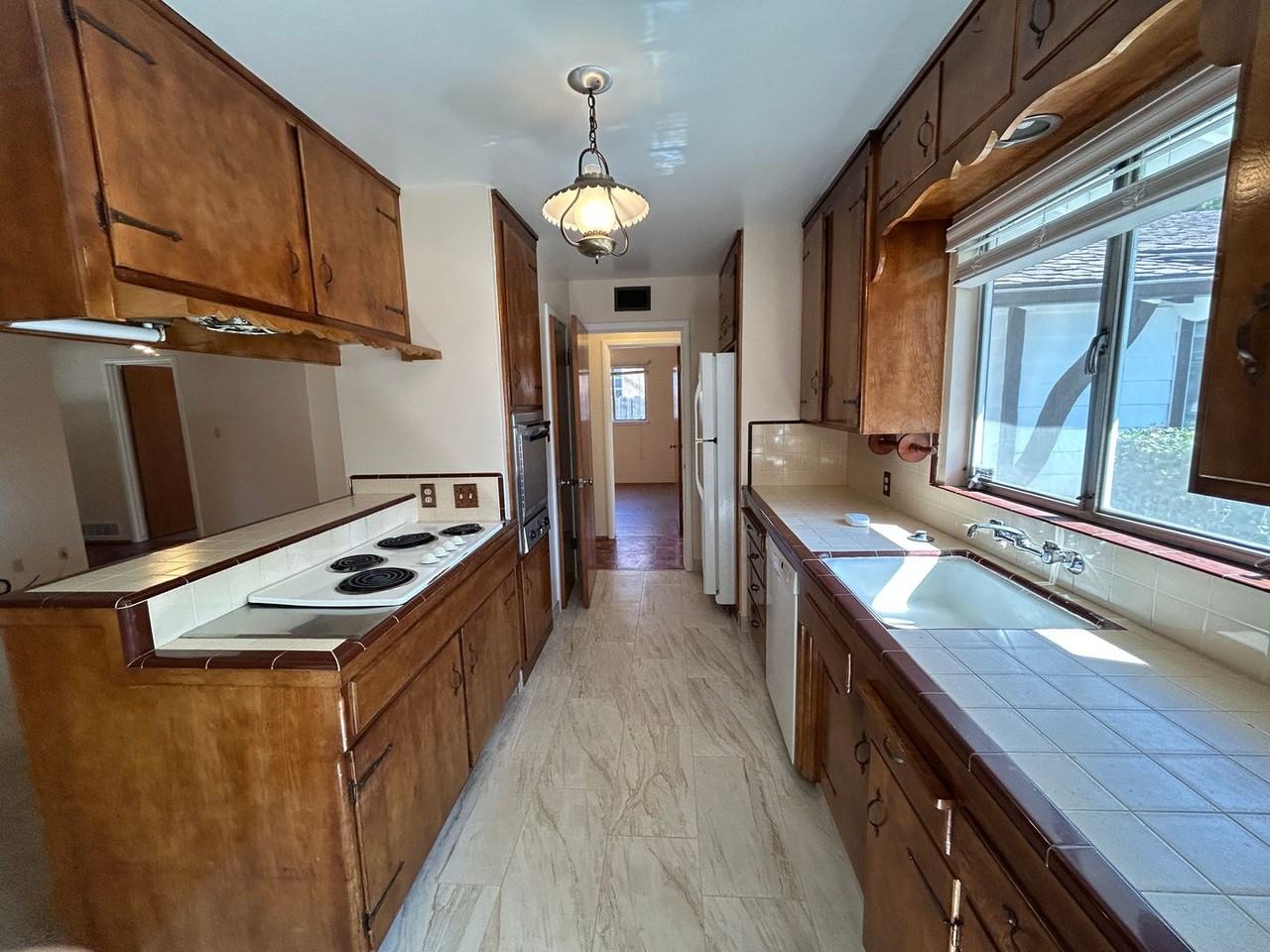 135 West Ave - Photo 3 of 26