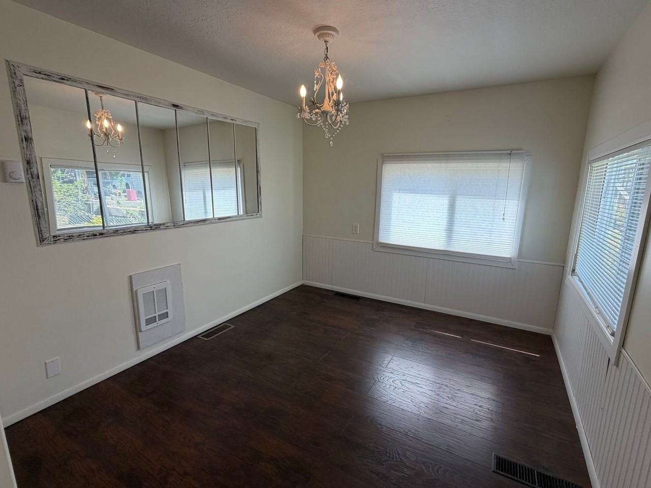 647 Nw 7th St - Photo 3 of 13