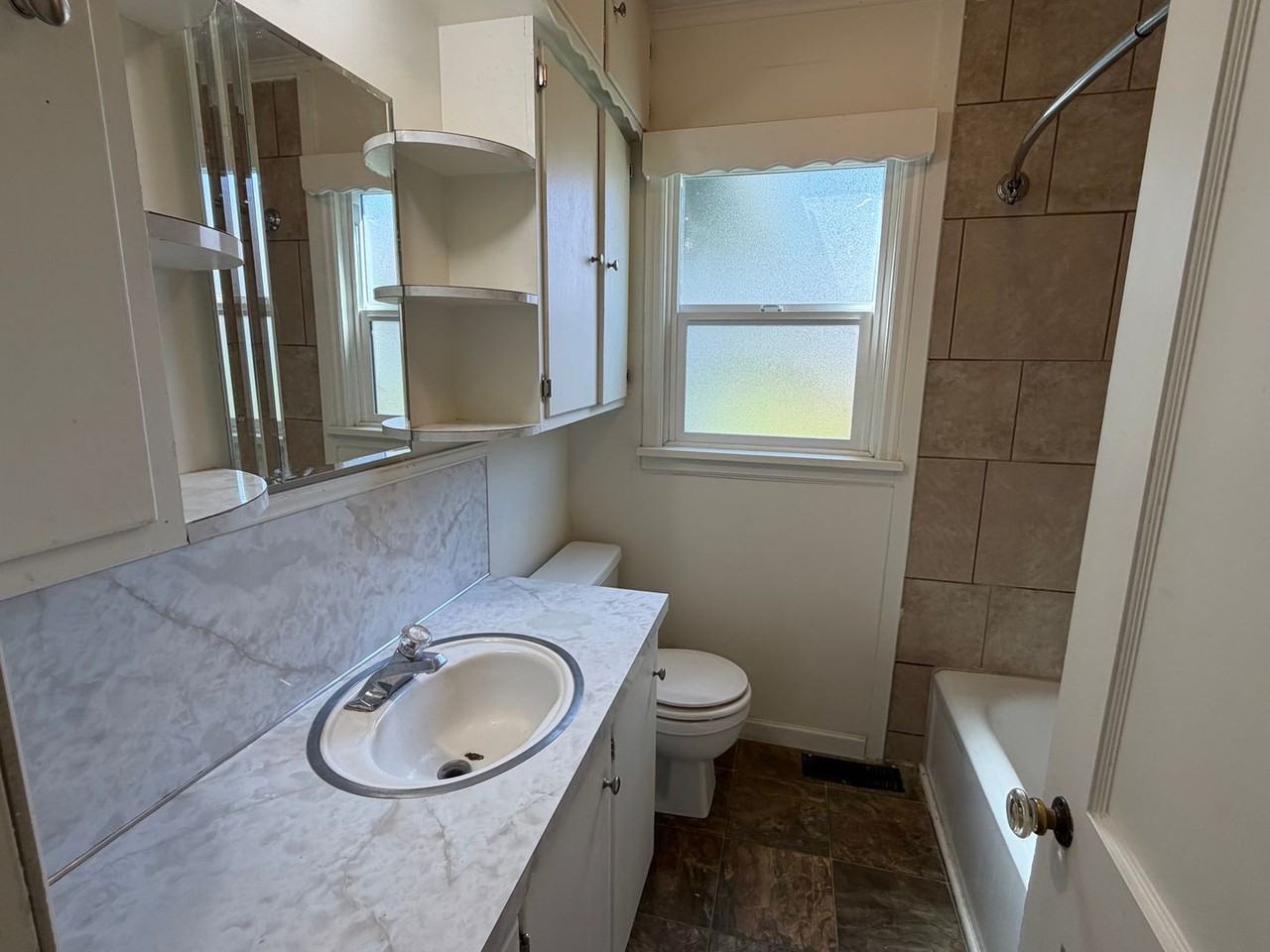 647 Nw 7th St - Photo 5 of 13