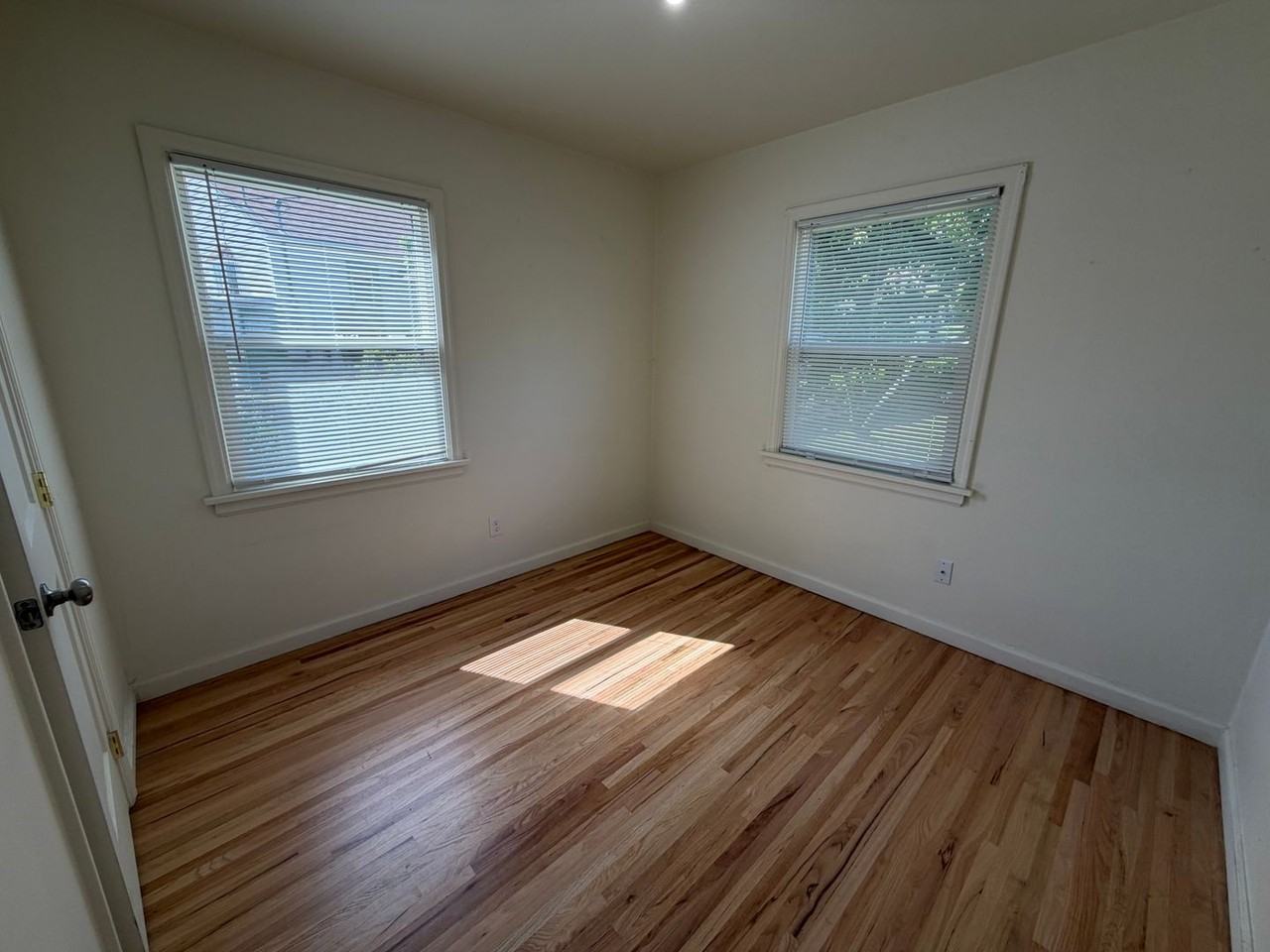 647 Nw 7th St - Photo 6 of 13