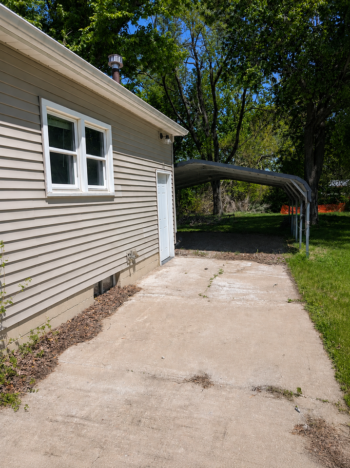 3412 2nd St - Photo 3 of 5