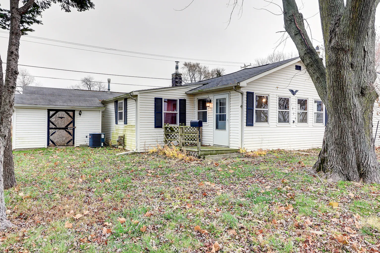 1905 14th Ave - Photo 2 of 6