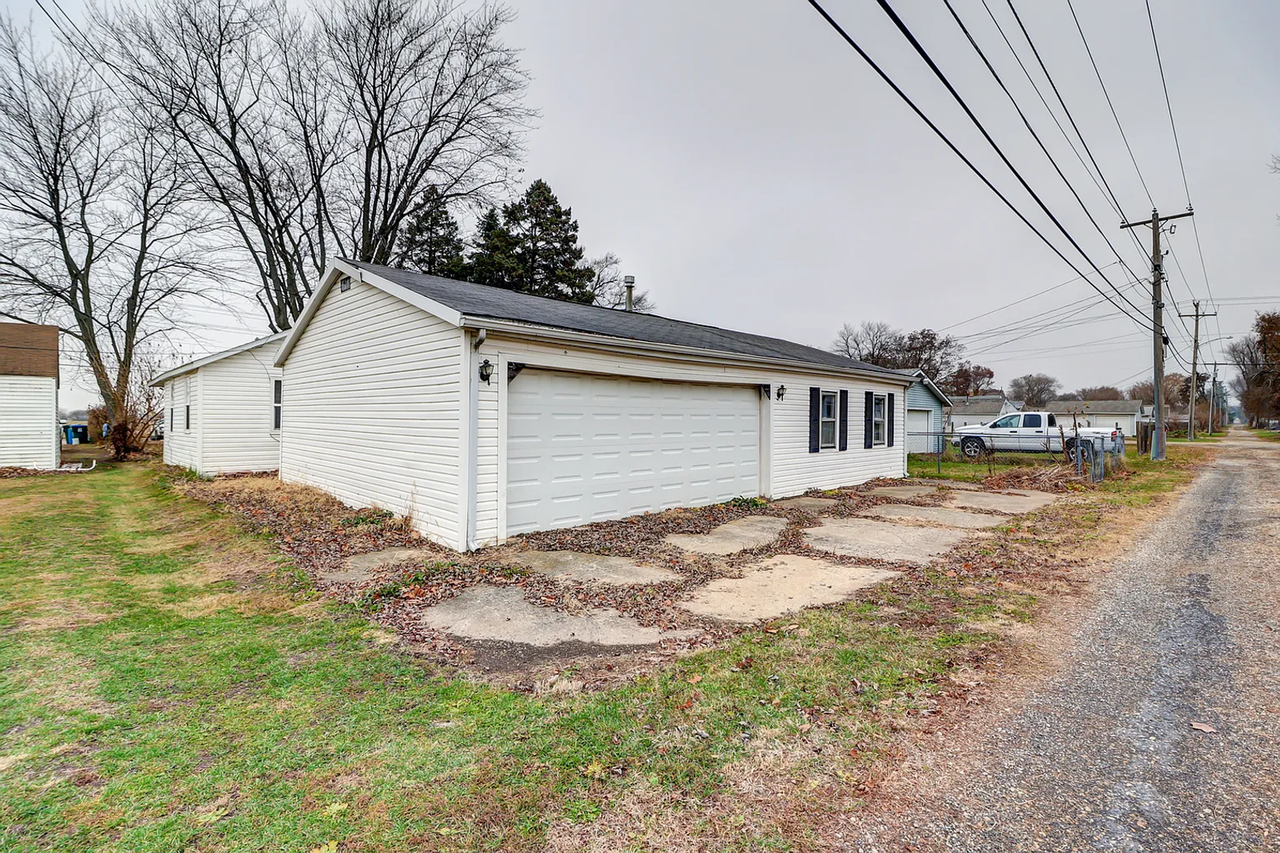 1905 14th Ave - Photo 5 of 6