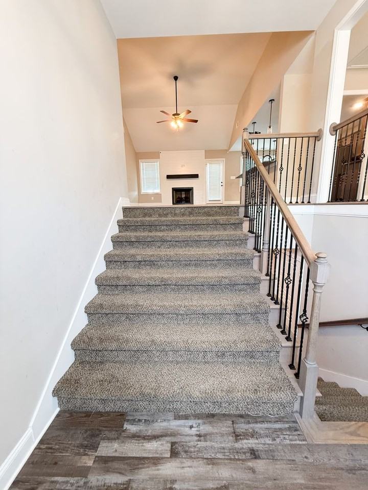 350 Dugger Dr - Photo 2 of 19