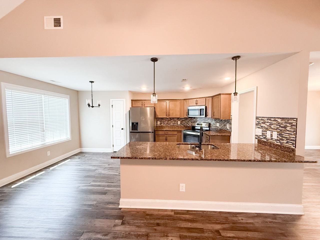 350 Dugger Dr - Photo 4 of 19
