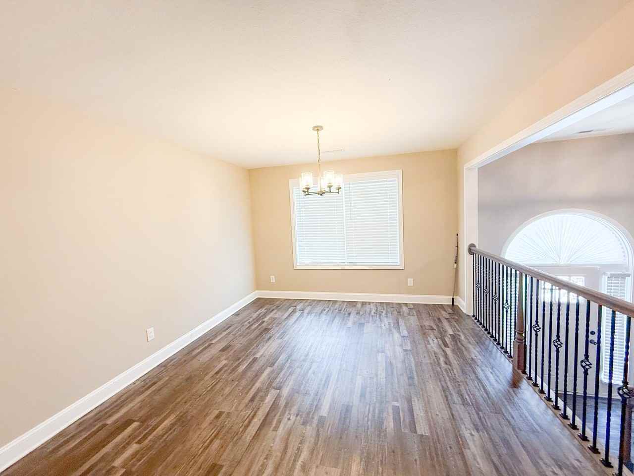 350 Dugger Dr - Photo 6 of 19