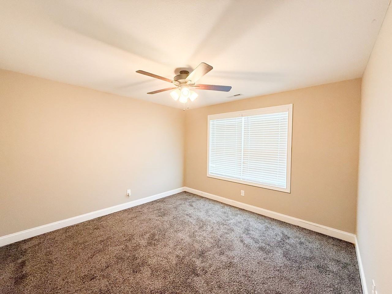 350 Dugger Dr - Photo 7 of 19