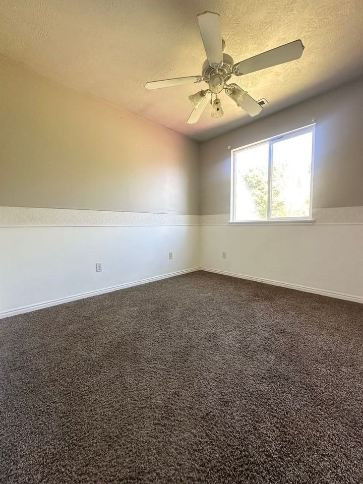 2428 W 180 S - Photo 7 of 14
