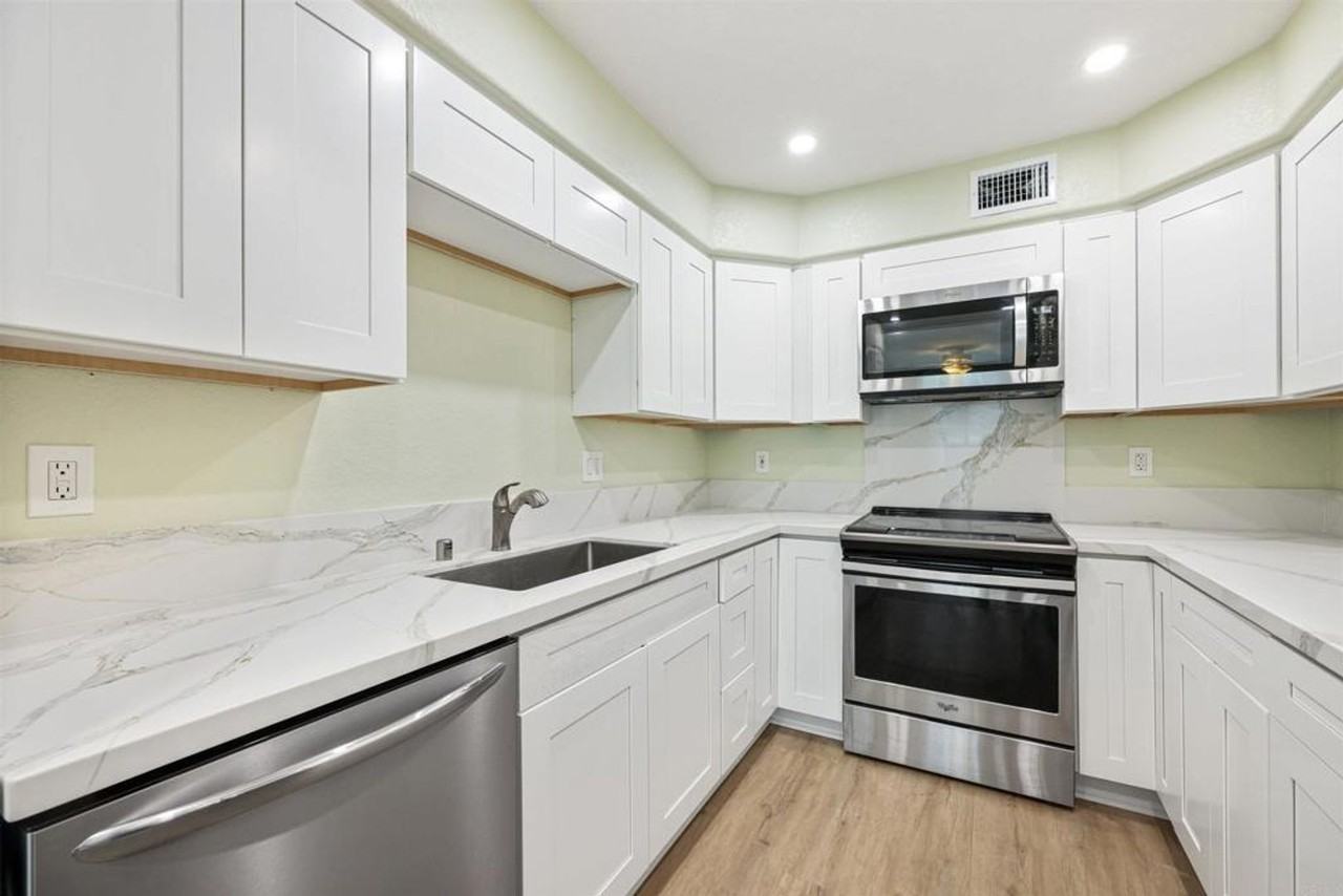13951 Midland Rd - Photo 3 of 35
