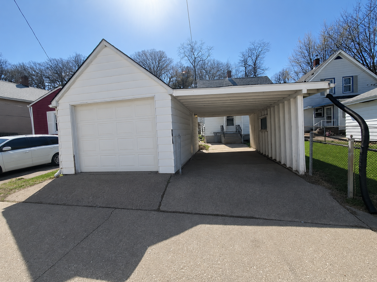 931 18th Ave - Photo 3 of 4
