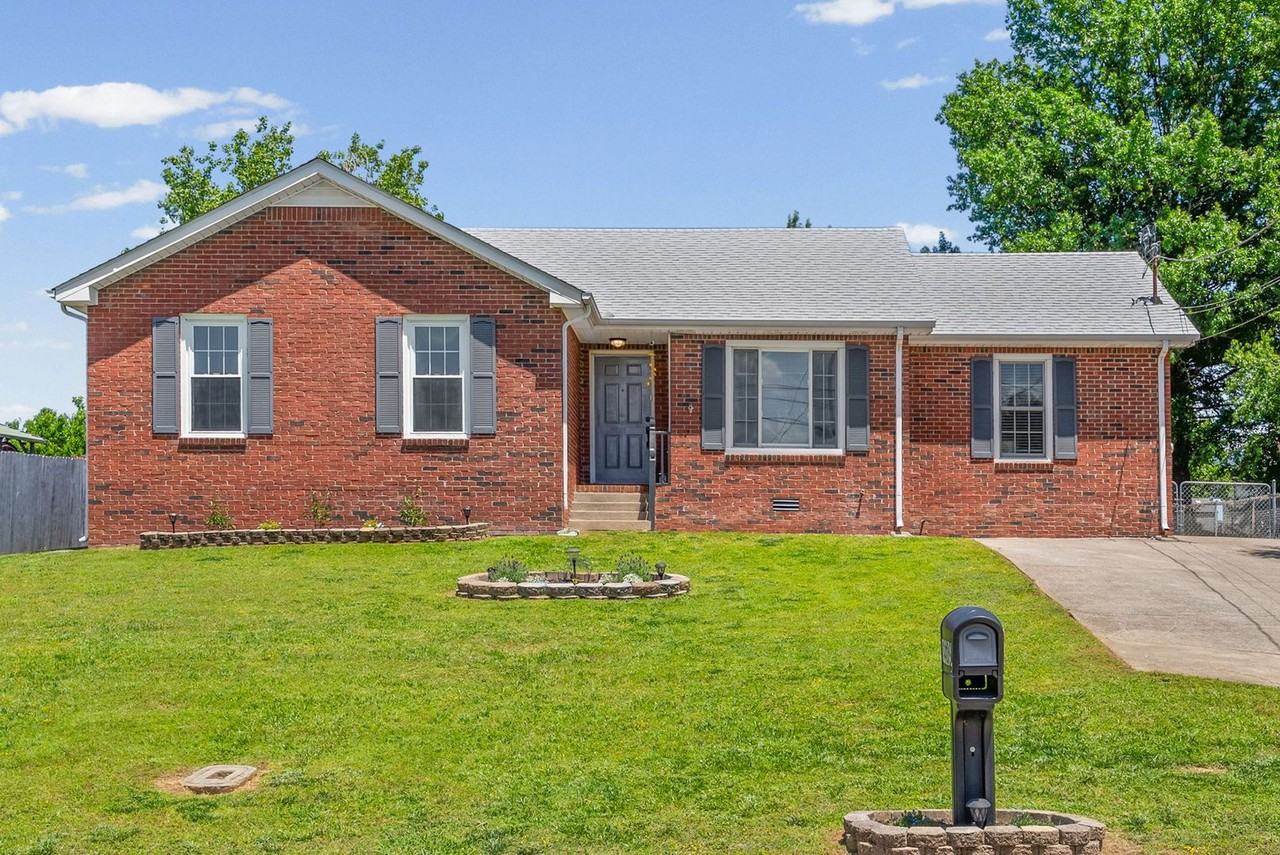 1409 Janet Way Dr - Photo 2 of 33