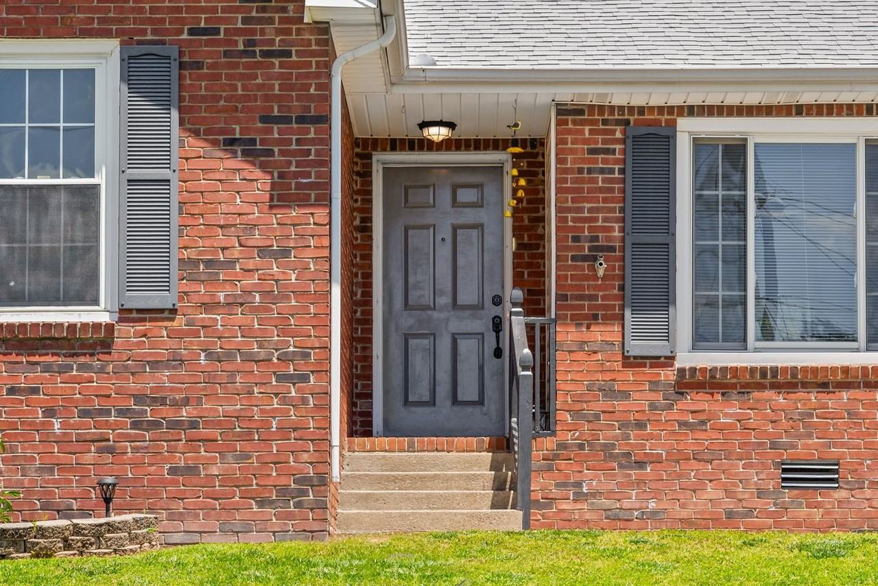 1409 Janet Way Dr - Photo 4 of 33
