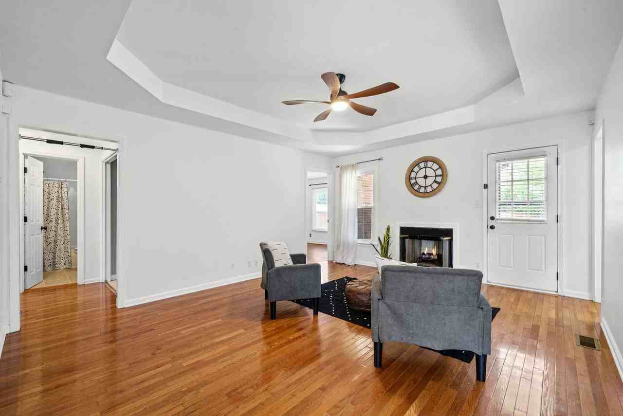 1409 Janet Way Dr - Photo 6 of 33