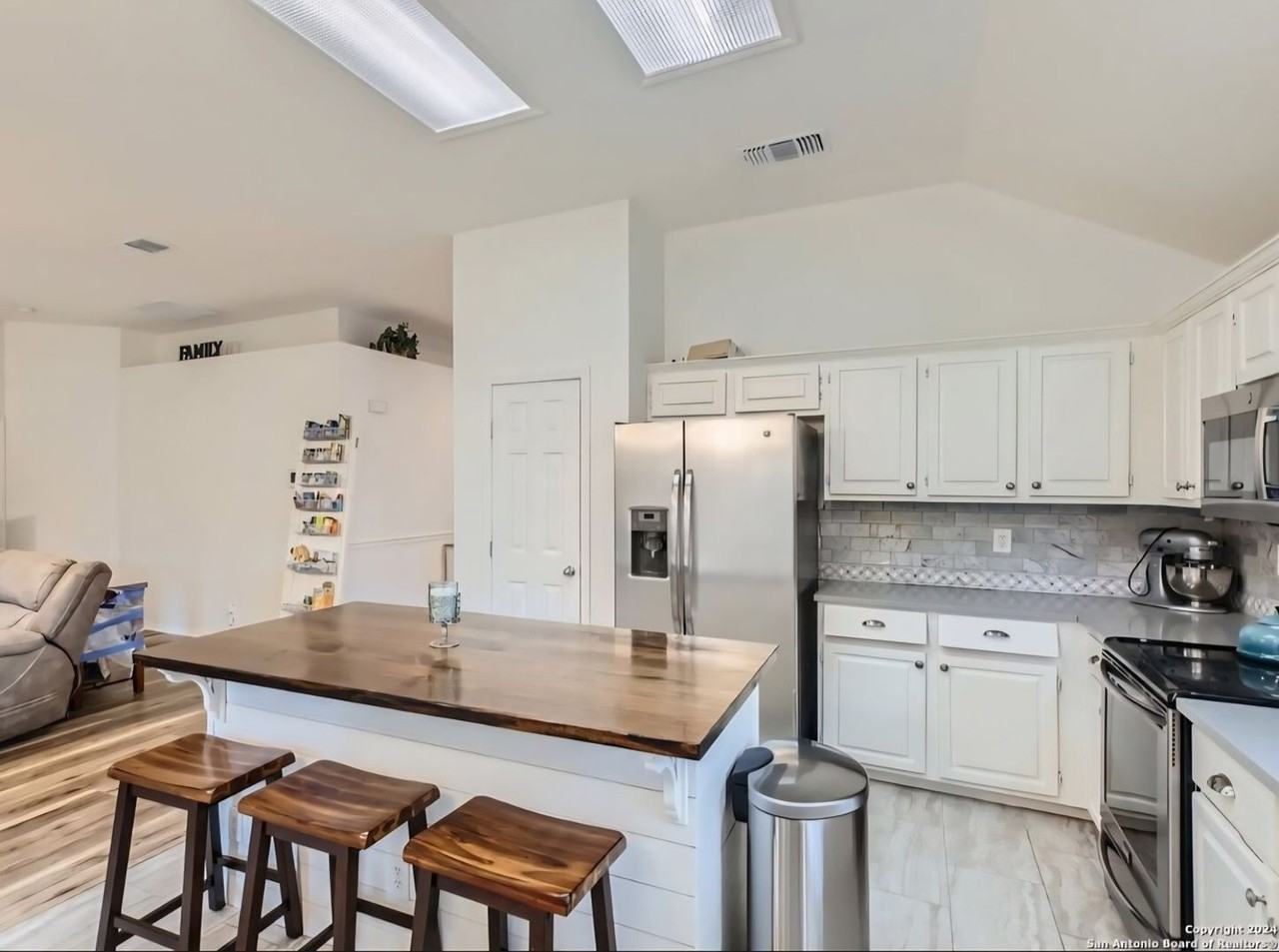 2723 Montebello - Photo 3 of 31