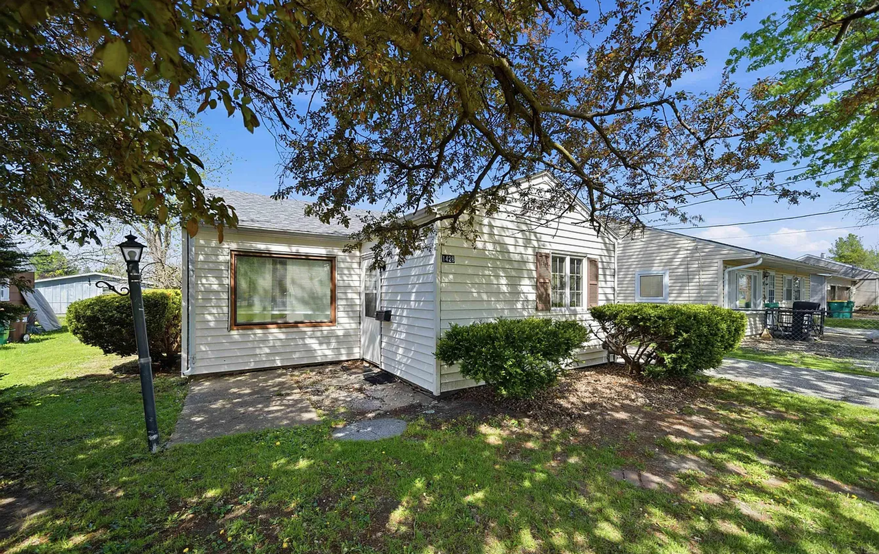 1428 Brown Ave - Photo 2 of 5