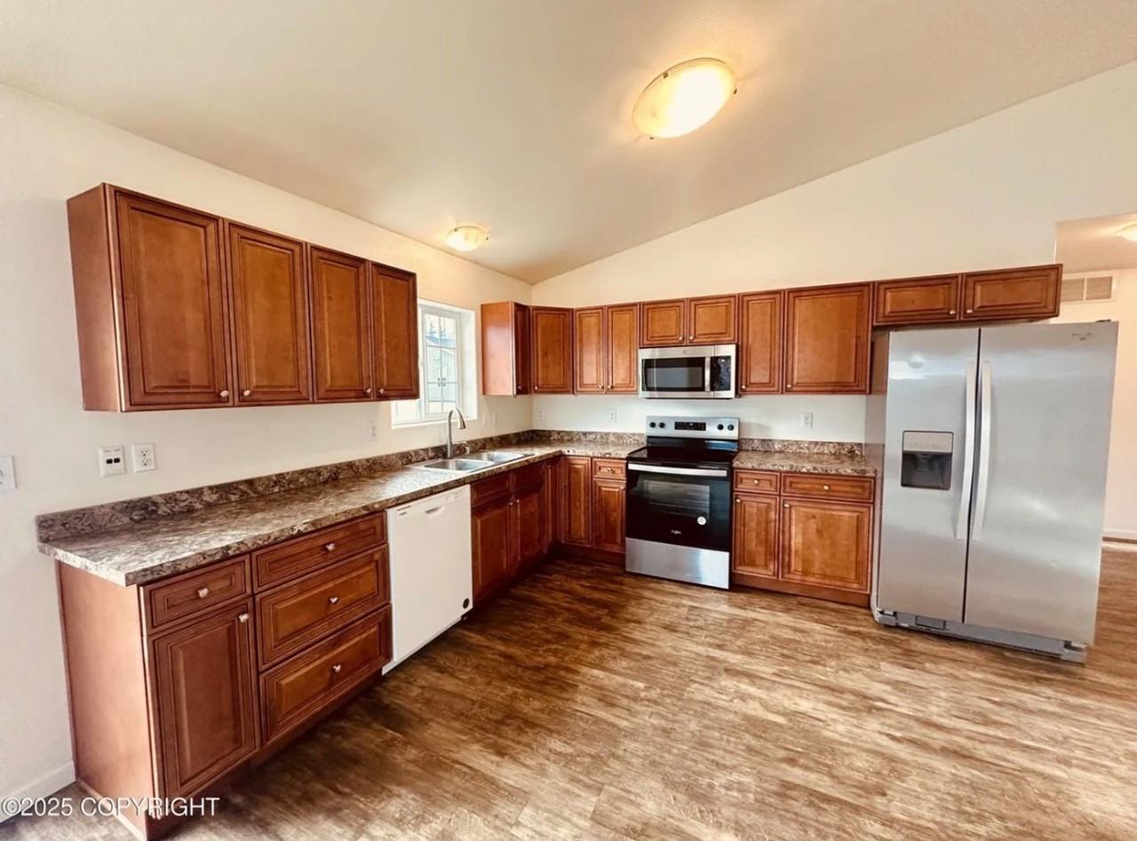 4542 W Amanda Dr - Photo 2 of 12