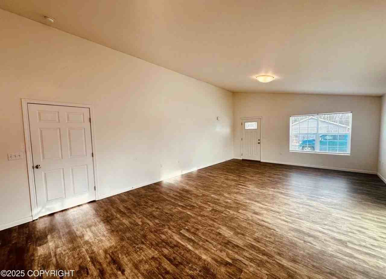 4542 W Amanda Dr - Photo 4 of 12