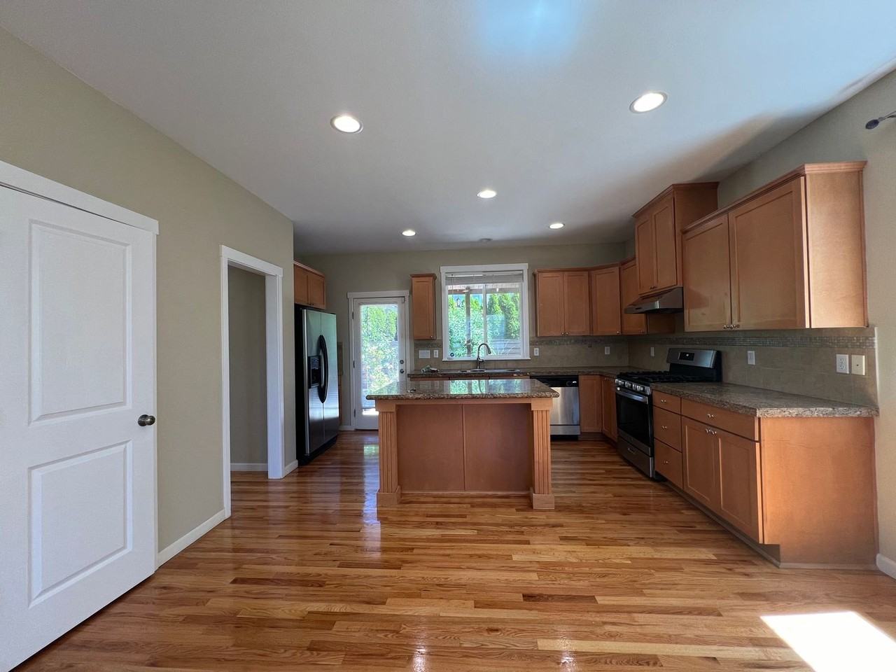 2028 Lincoln Pl Ne - Photo 3 of 21
