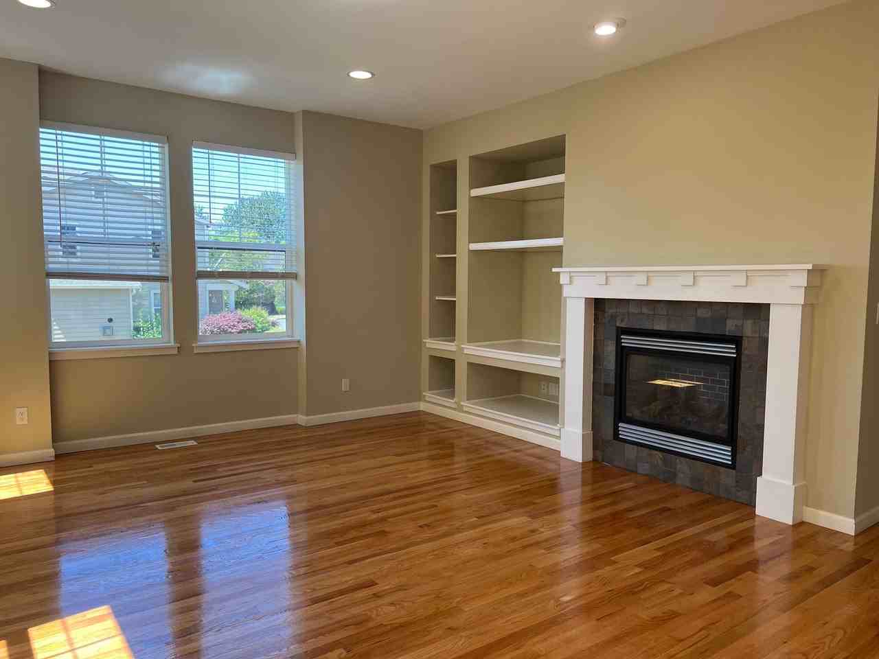 2028 Lincoln Pl Ne - Photo 5 of 21