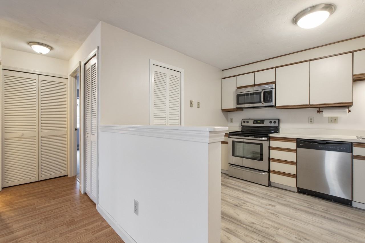 11 Gibbs St #I - Photo 7 of 19