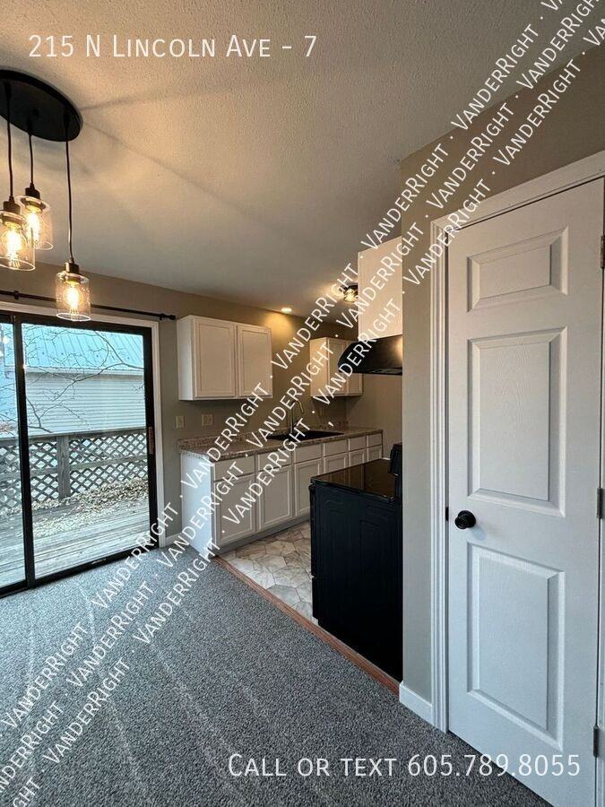 215 N Lincoln St #7 - Photo 4 of 12