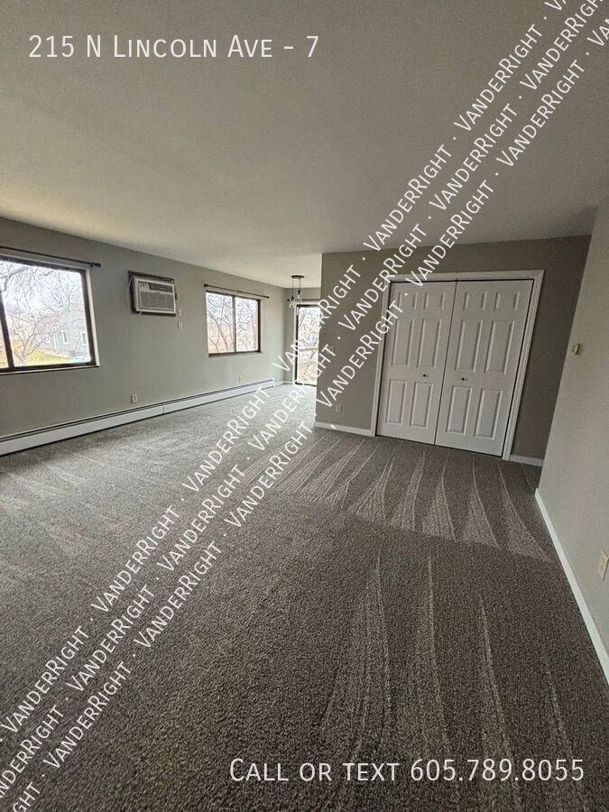 215 N Lincoln St #7 - Photo 6 of 12