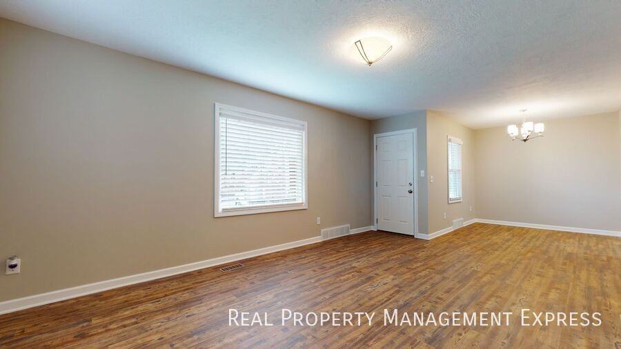 411 S Willow Ave - Photo 2 of 23