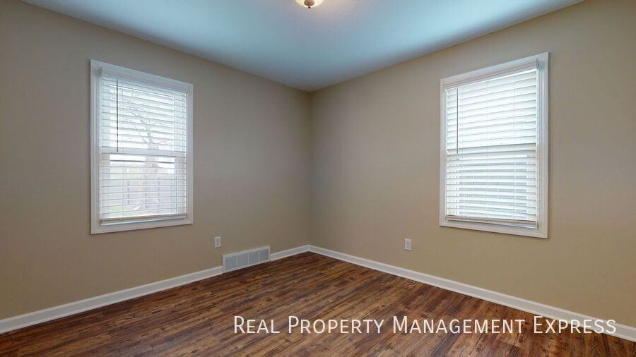 411 S Willow Ave - Photo 5 of 23