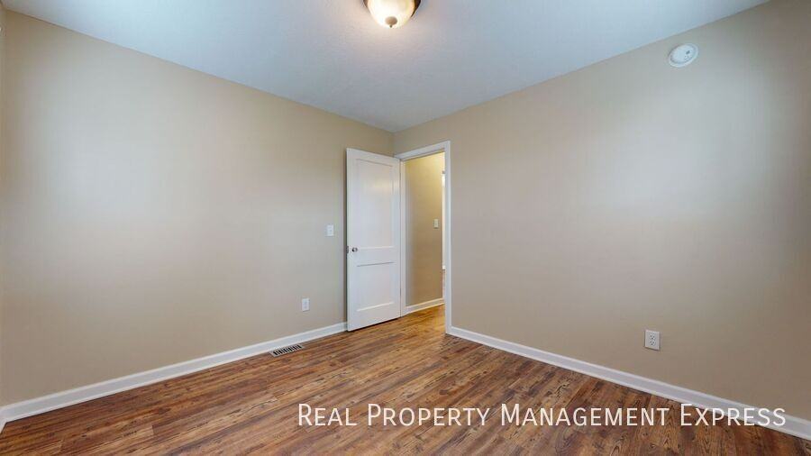 411 S Willow Ave - Photo 6 of 23