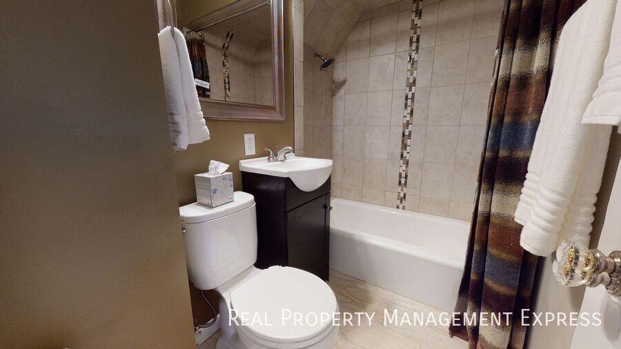 411 S Willow Ave - Photo 7 of 23