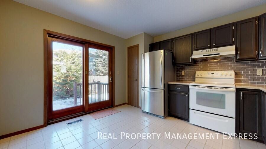 4712 E Blazewood Dr - Photo 4 of 17