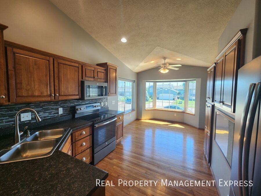 4809 S Emma Ln - Photo 3 of 14
