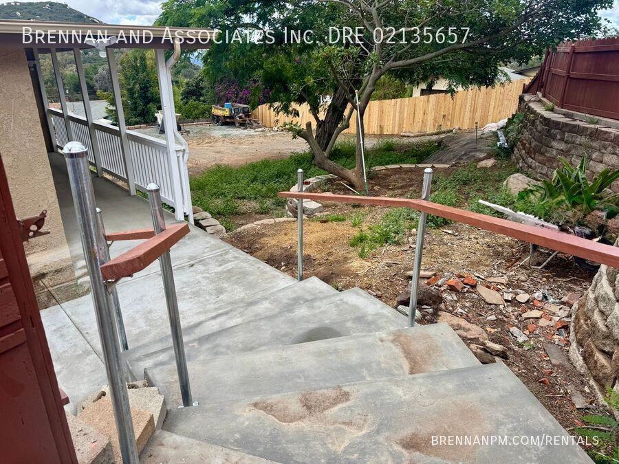 330 Lento Ln - Photo 4 of 34