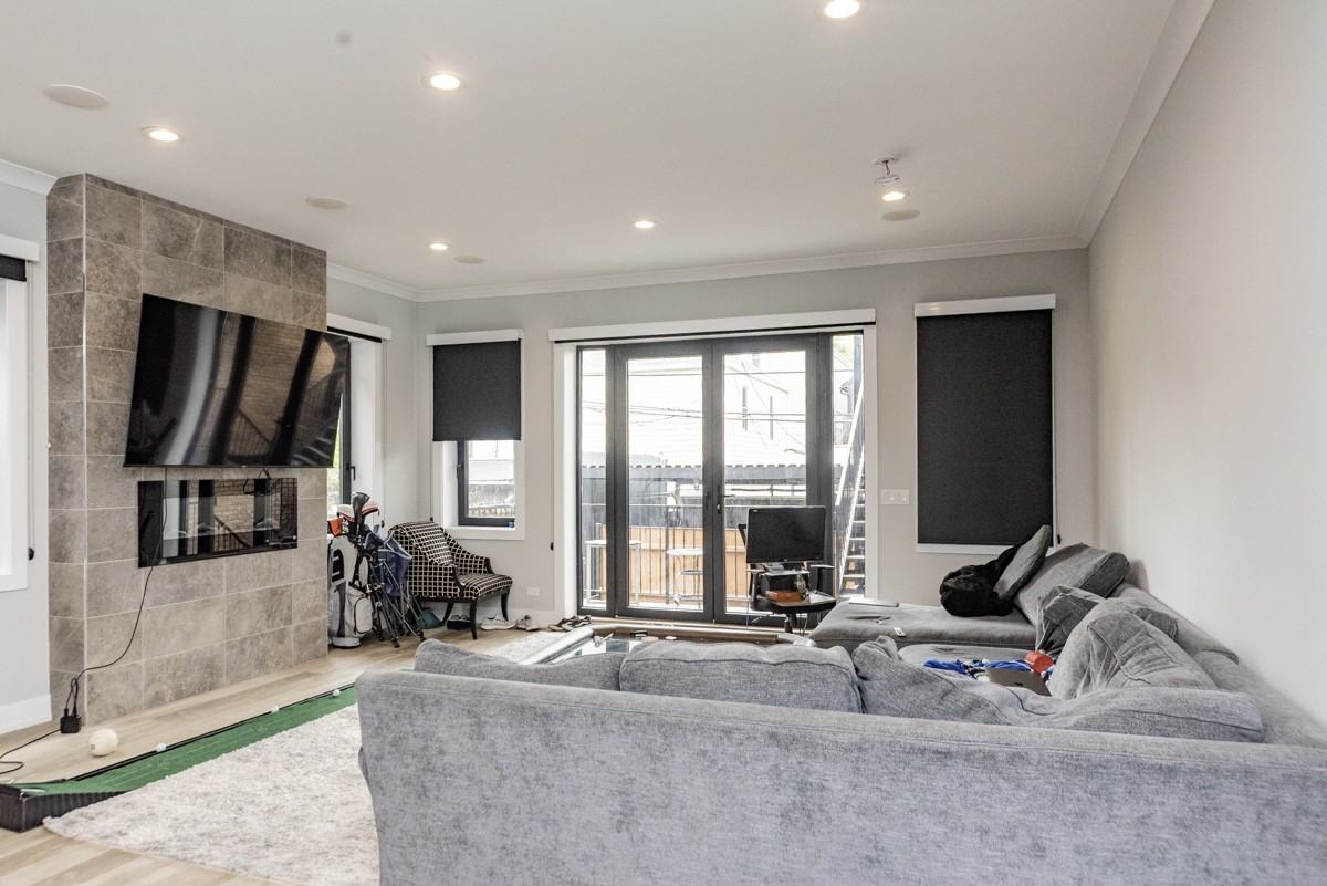 1638 N Sedgwick St #1 - Photo 2 of 7