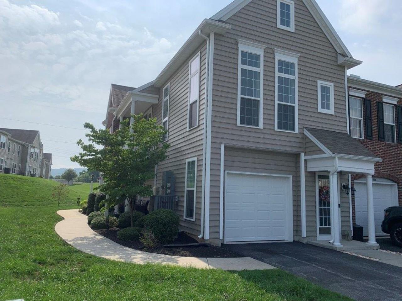 744 Whitetail Dr - Photo 2 of 42