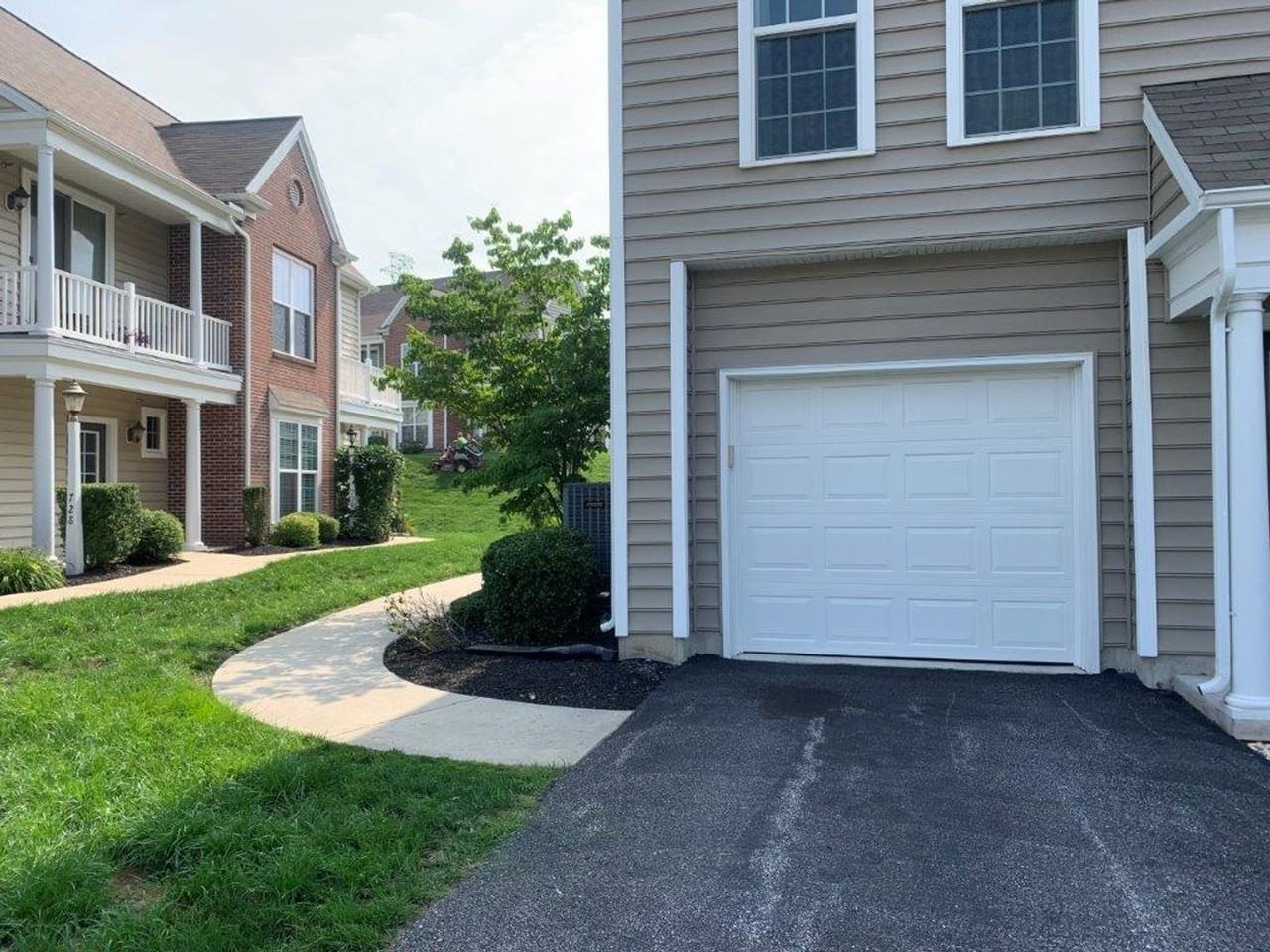 744 Whitetail Dr - Photo 3 of 42